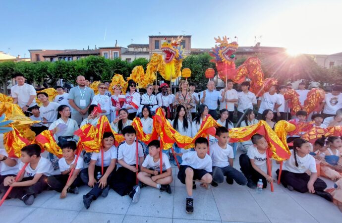 Alcalá acogió las Jornadas de Diversidad Cultural con representantes de China, Ucrania, Rumanía, Perú…