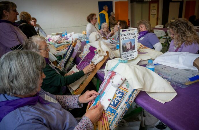 Alcalá de Henares acogió el IX Encuentro de Encajeras de Bolillo