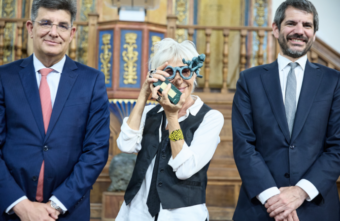 Maitena recibió en Alcalá el Premio Iberoamericano de Humor Gráfico Quevedos 2025