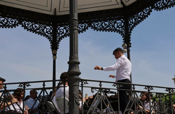 Volvió la música al Quiosco de la Plaza de Cervantes con la Banda Sinfónica Complutense