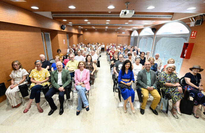 Acto de reconocimiento en Alcalá a los 83 monitores que han tutelado las 41 actividades organizadas en los Centros de Mayores