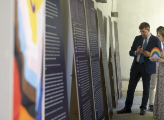 El Consejo de Estudiantes de la UAH inauguró una exposición sobre referentes LGTBIQA+ en el ámbito académico