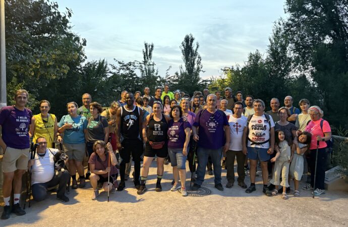 Un centenar de personas participaron en la Gran Marcha Nocturna por el Anillo Verde de Alcalá