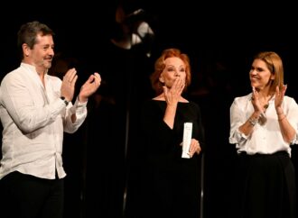 Paloma San Basilio recogió emocionada el Premio Fuente de Castalia 2026 en el marco del Festival Clásicos en Alcalá