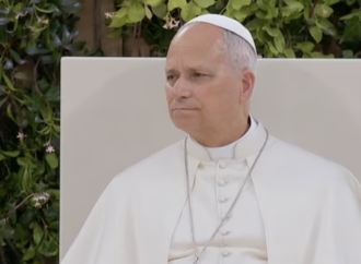 Alcalá, muy presente en el Bernabéu con el Papa León XIV: el obispo Antonio Prieto Lucena, Dani Diges, La Voz del Desierto…