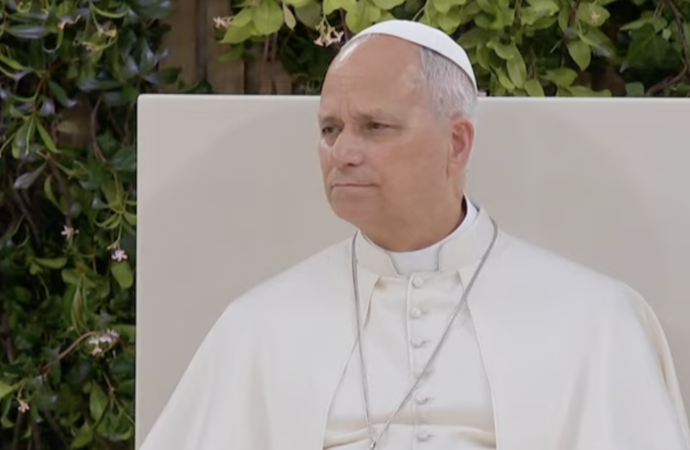 Alcalá, muy presente en el Bernabéu con el Papa León XIV: el obispo Antonio Prieto Lucena, Dani Diges, La Voz del Desierto…