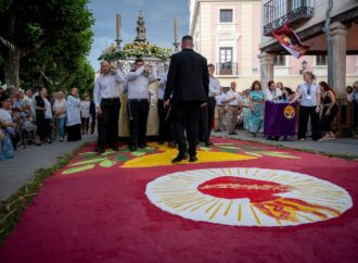 Alcalá celebró la procesión del Corpus Christi salvando la tormenta