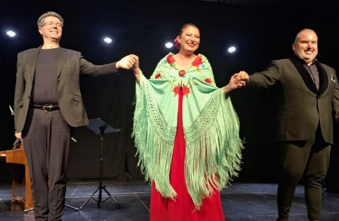 Horche disfrutó con las prodigiosas voces de Montserrat Martí Caballé y Luis Santana