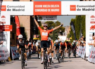 Alcalá acogió la Vuelta Ciclista a Madrid Sub 23 con llegada al sprint y mucho calor