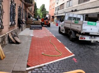 Avanzan las obras en Alcalá de la remodelación integral de la calle Eras de San Isidro