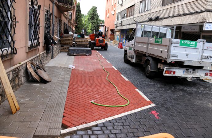Avanzan las obras en Alcalá de la remodelación integral de la calle Eras de San Isidro