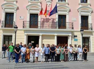 Minutos de silencio en el Corredor por las víctimas mortales del incendio de Almería
