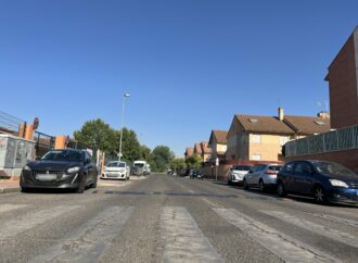 El Ayuntamiento de Alcalá mejora la calle Gonzalo Torrente Ballester con una actuación integral
