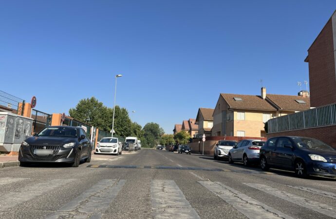 El Ayuntamiento de Alcalá mejora la calle Gonzalo Torrente Ballester con una actuación integral