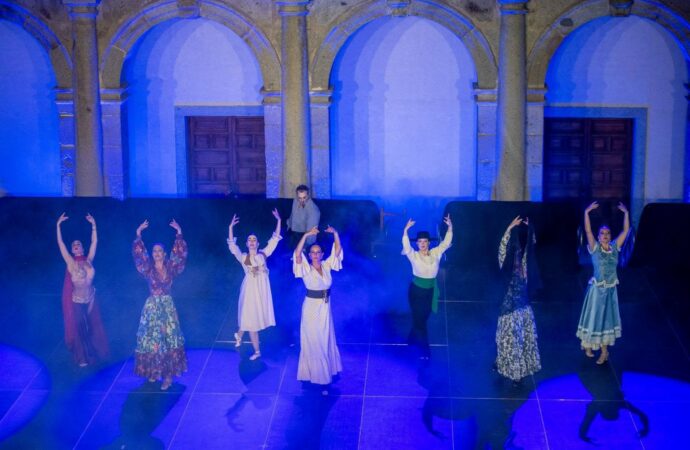 Ferias de Alcalá / El Ballet Albéniz deleitó al público dentro del ciclo de las Noches del Patio