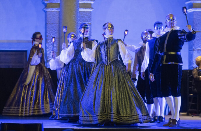 La Danza de Esquivel y Manuel Alejandro deleitaron al público de Alcalá de Henares