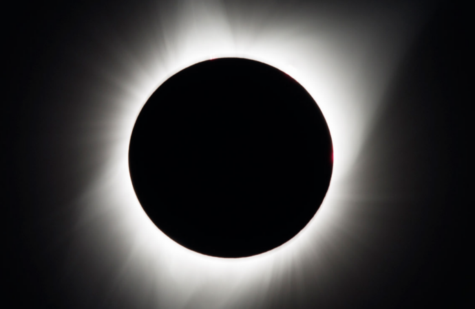 Eclipse de sol / La UAH te explica todo lo hay que saber de cara al eclipse del miércoles 12