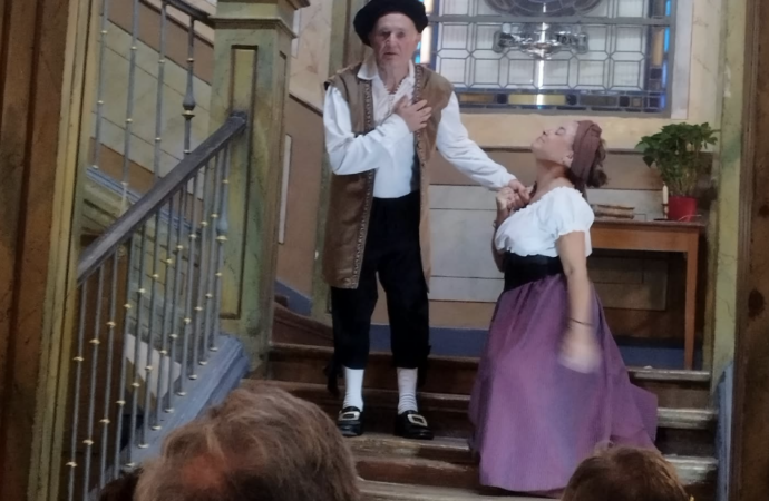 Ferias de Alcalá: últimas funciones de teatro en la Escalera Monumental de Escolapias
