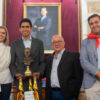 La alcaldesa de Alcalá entrega el trofeo Patrimonio de la Humanidad al torero mexicano Héctor Gutiérrez