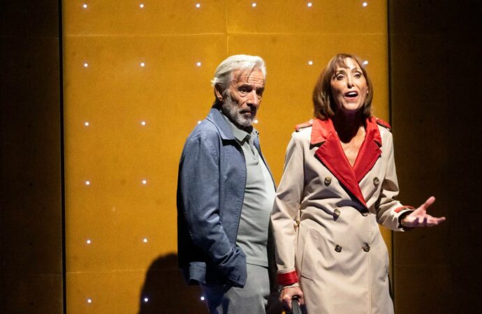 Éxito de Imanol Arias y María Barranco en el Teatro Cervantes de Alcalá de Henares