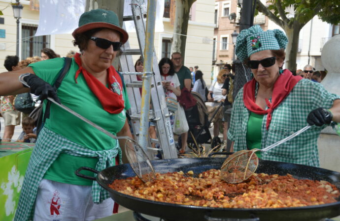 Migas, vermú, Danza, Manuel Alejandro, peñas, juegos… así fue en el martes 25 en las Ferias de Alcalá