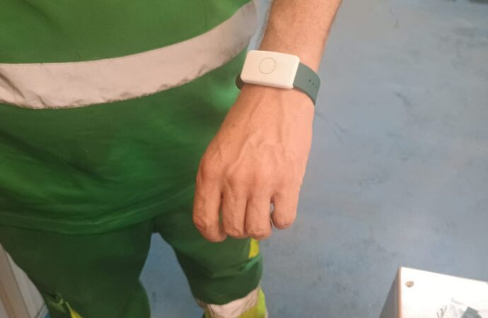 Más de 400 trabajadores del servicio de limpieza de Alcalá de Henares utilizarán pulseras inteligentes para prevenir golpes de calor