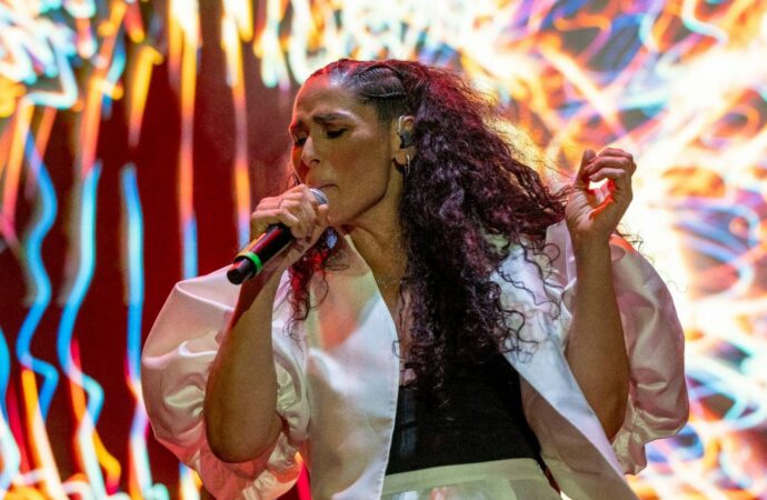 Rosa López (OT) llenó la Plaza de Cervantes en su concierto de las Ferias de Alcalá 2026