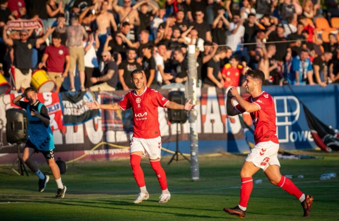 Fútbol / La RSD Alcalá se llevó el Trofeo Cervantes al derrotar al Real Ávila por 2-1 en El Val
