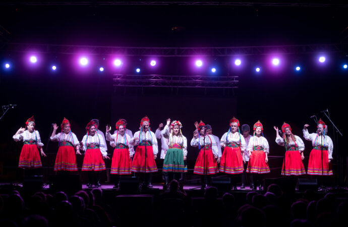 Ferias Alcalá 2026: la Agrupación de Zarzuela llenó el primer espectáculo del ciclo Las Noches del Parque en Sementales