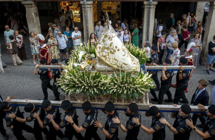 La Virgen del Val salió en procesión por las calles de Alcalá de Henares