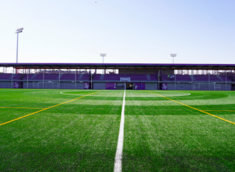 Inaugurado el nuevo campo de fútbol de la ciudad deportiva Joaquín Blume, con el nombre del torrejonero Vicente Otero ‘Tito’.