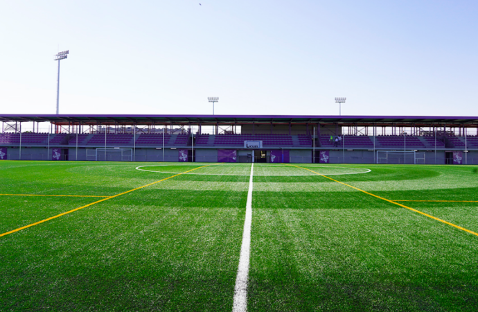 Inaugurado el nuevo campo de fútbol de la ciudad deportiva Joaquín Blume, con el nombre del torrejonero Vicente Otero ‘Tito’.
