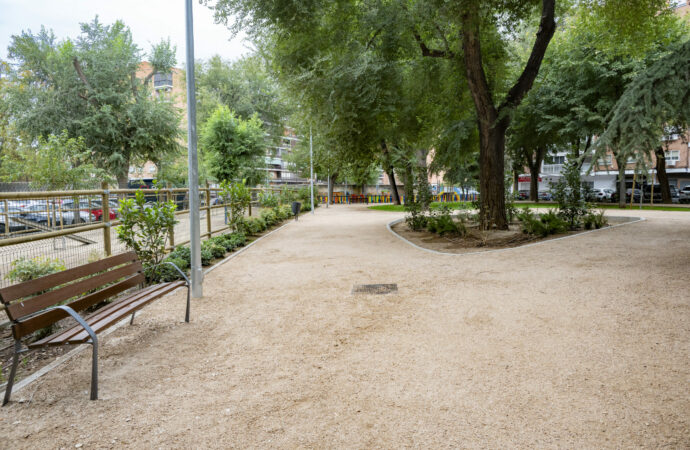 Así ha quedado el Parque de la Plaza Príncipe Carlos tras su remodelación en el barrio de Juan de Austria de Alcalá de Henares