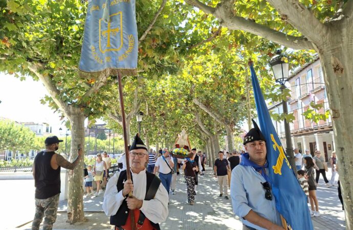 La Casa de Asturias de Alcalá volvió a procesionar a la Santina