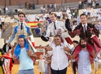 La Feria Taurina de Alcalá acabó con un indulto y puerta grande para los tres toreros