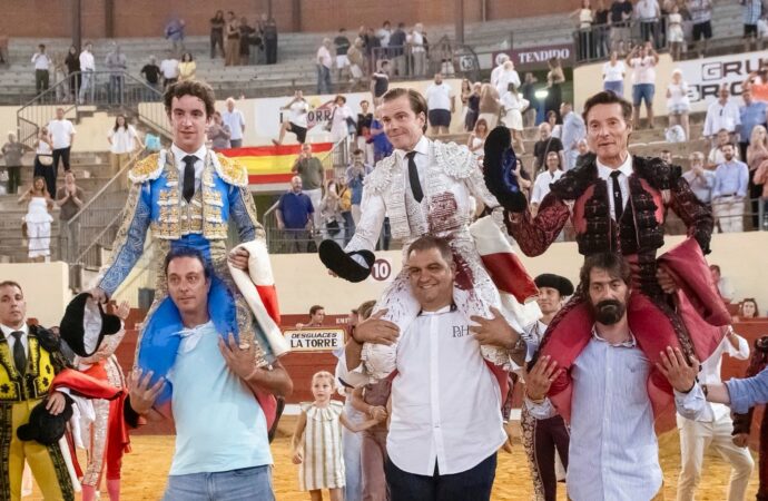 La Feria Taurina de Alcalá acabó con un indulto y puerta grande para los tres toreros