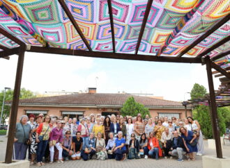 Proyecto intergeneracional ‘Tejiendo lazos’ en los centros de mayores de Alcalá de Henares