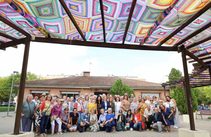 Proyecto intergeneracional ‘Tejiendo lazos’ en los centros de mayores de Alcalá de Henares