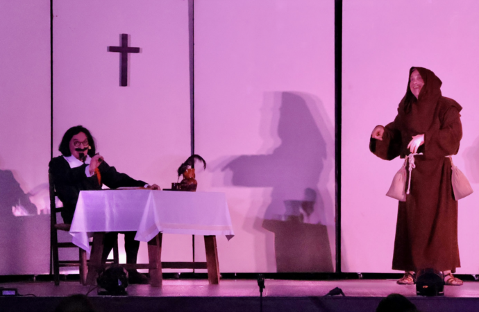 Y Quevedo volvió a «su Universidad de Alcalá» gracias al teatro TIA