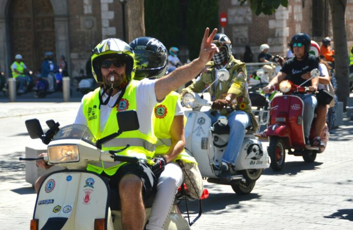 VespAlcalá 2026: récord de participación con cerca de 250 Vespas en la concentración