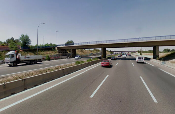 Cerrada por obras durante dos semanas la pasarela peatonal de la A-2 que da acceso a Parque Corredor en Torrejón
