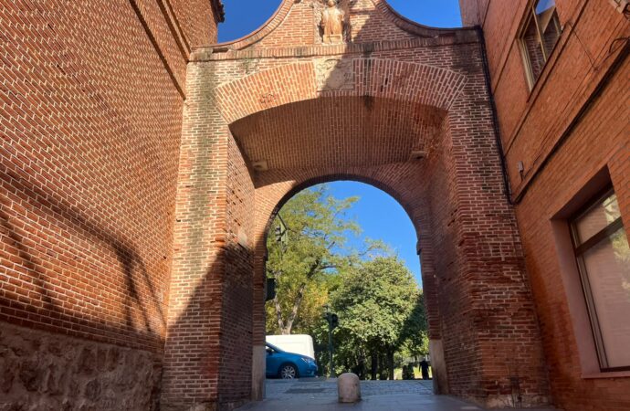 Restauración parcial del arco de San Bernardo de Alcalá de Henares