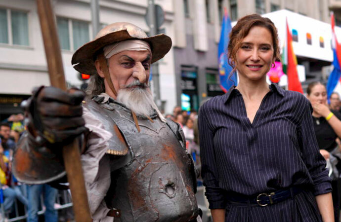 Alcalá estuvo presente en el Desfile del Día de la Hispanidad de Madrid