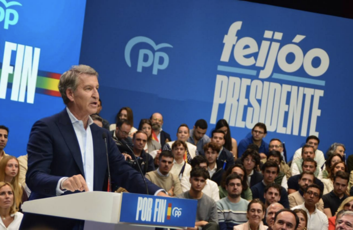 Acto de precampaña de Feijóo: arropado por Judith Piquet y el PP de Alcalá de Henares