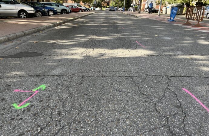 Comienzo de trabajos de reparación del firme en la Avenida de Castilla en Alcalá